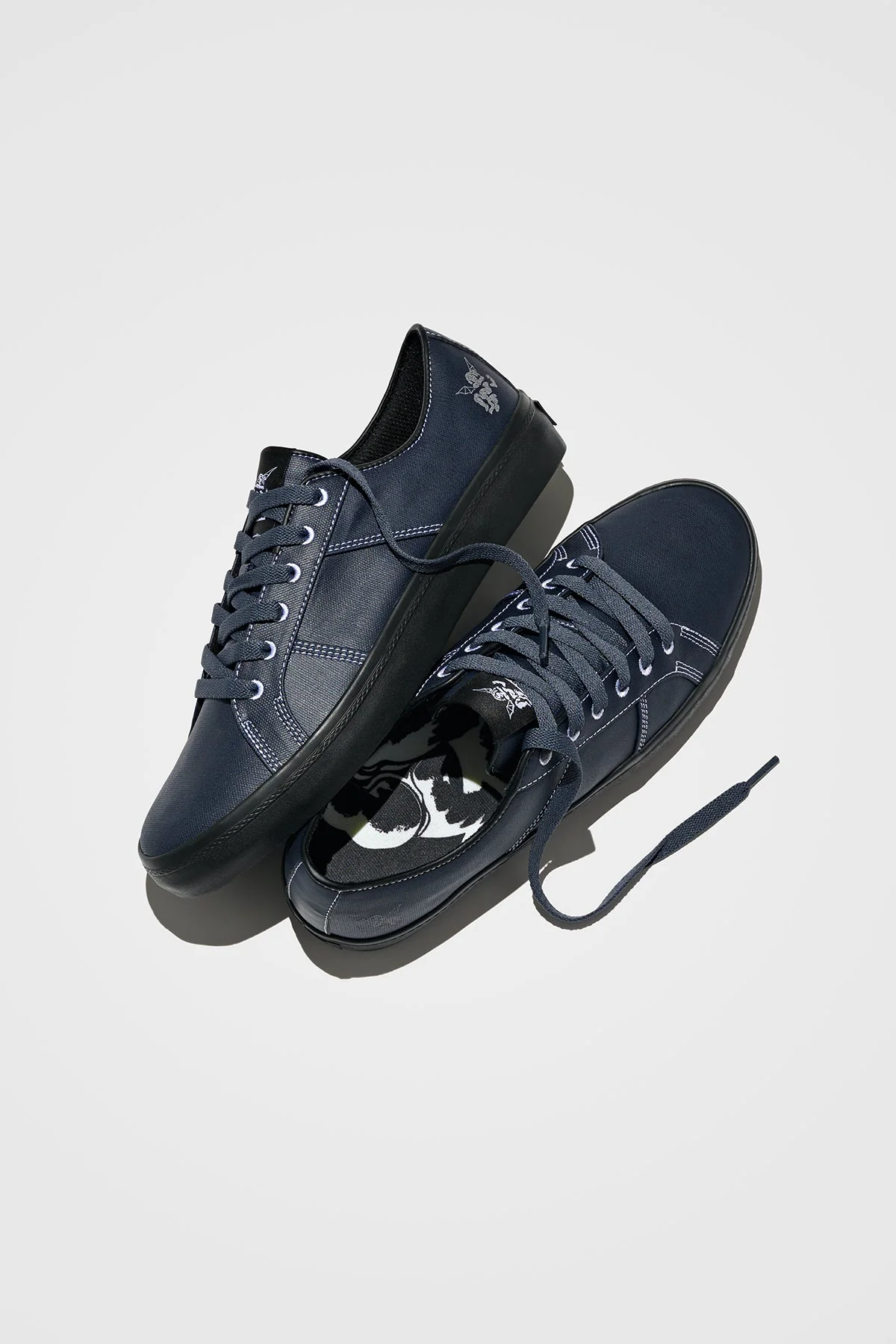 GLOBE Surplus Sneaker - Black/Blue/Bauer