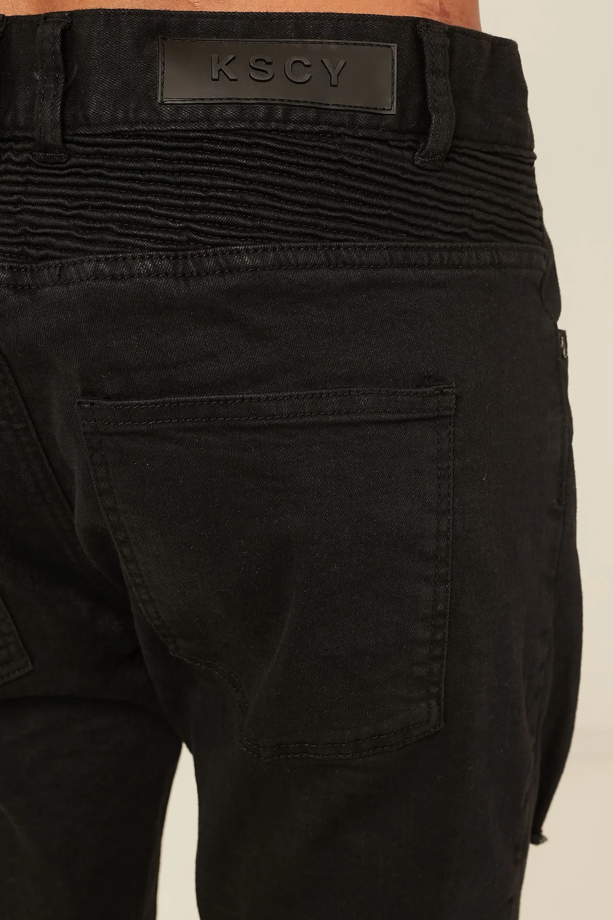 KISS CHACEY BIKER SHORT - Jet Black - Image 4