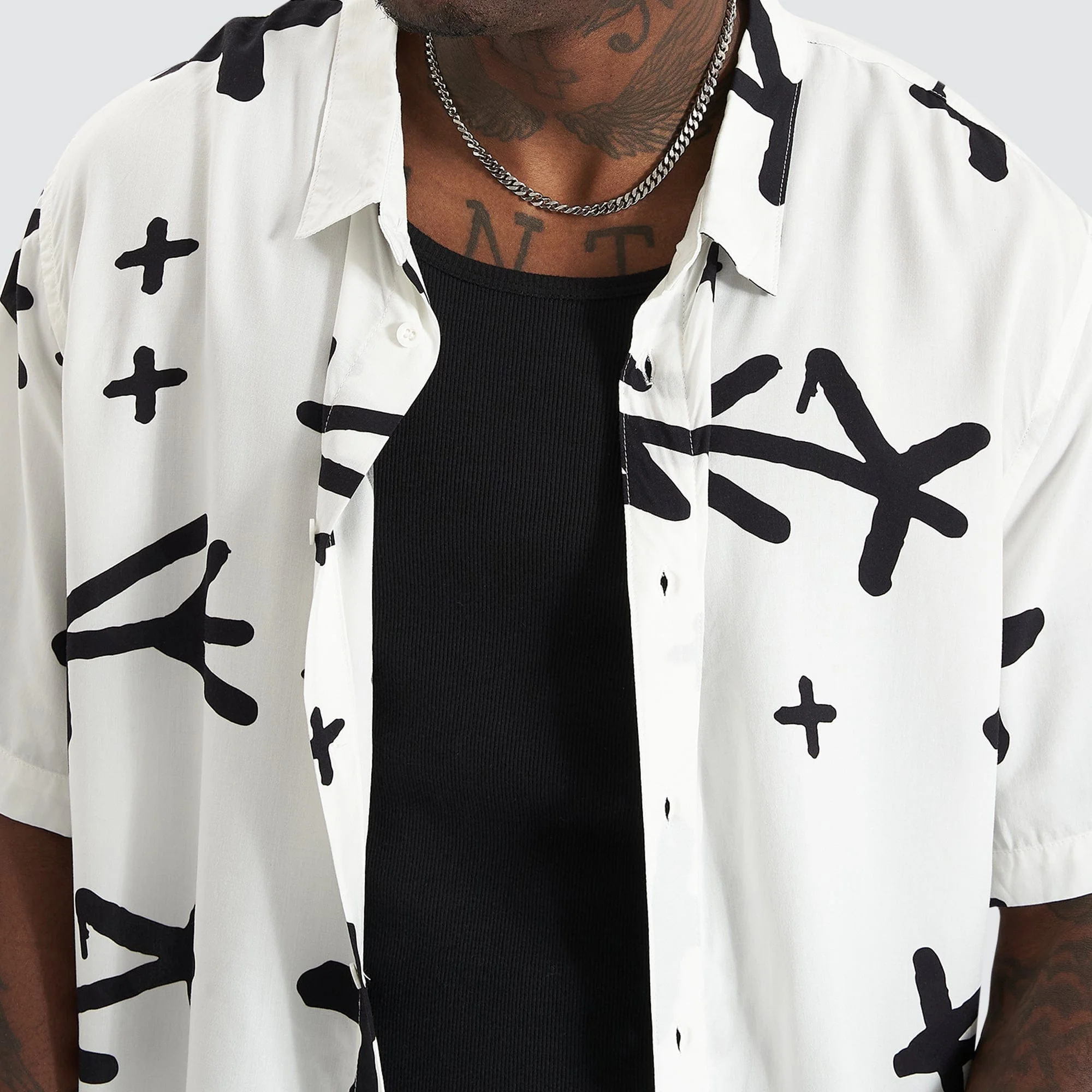 KISS CHACEY Captor Party Shirt White/Black - Image 3