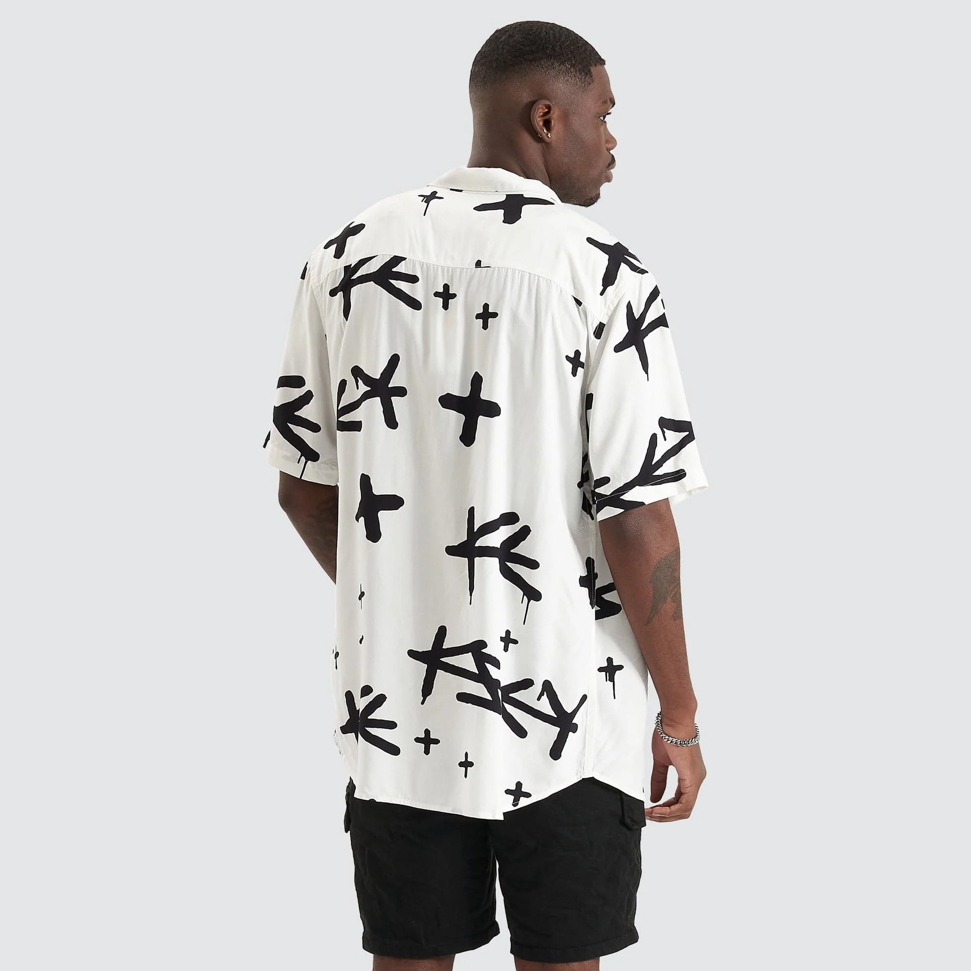 KISS CHACEY Captor Party Shirt White/Black - Image 4