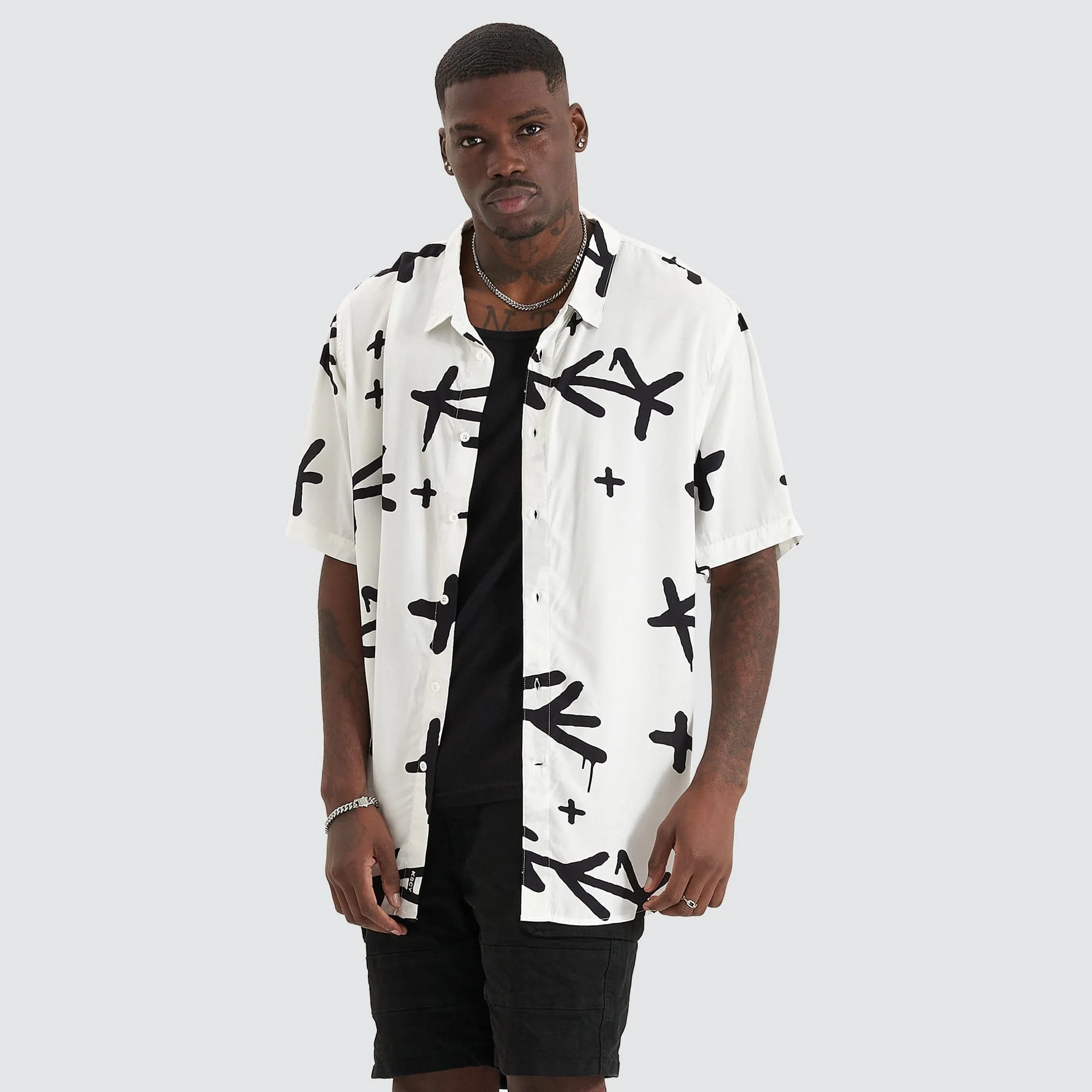 KISS CHACEY Captor Party Shirt White/Black - Image 6