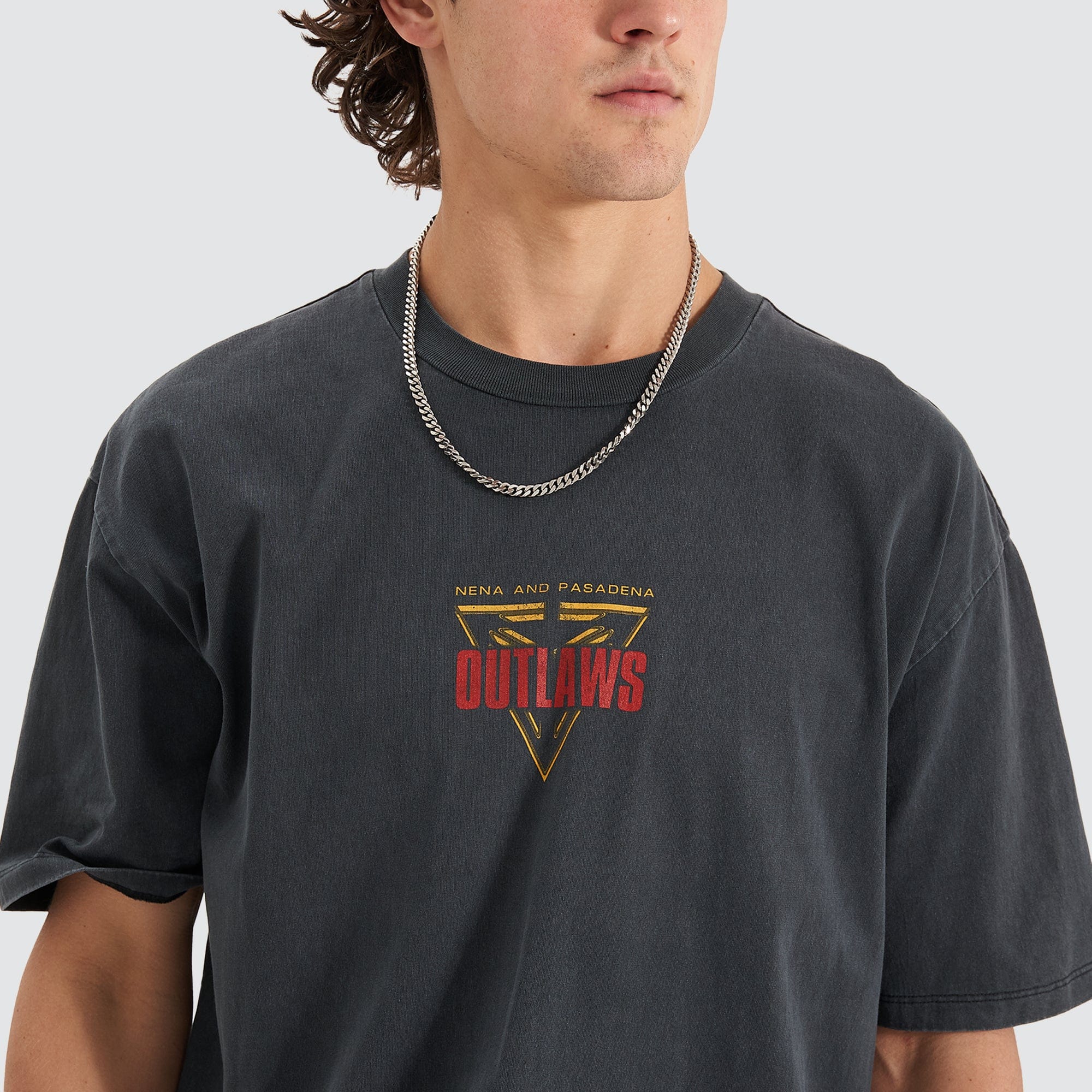NENA AND PASADENA Outlaws Heavy Box Fit Scoop Tee Pigment Anthracite Black - Image 4