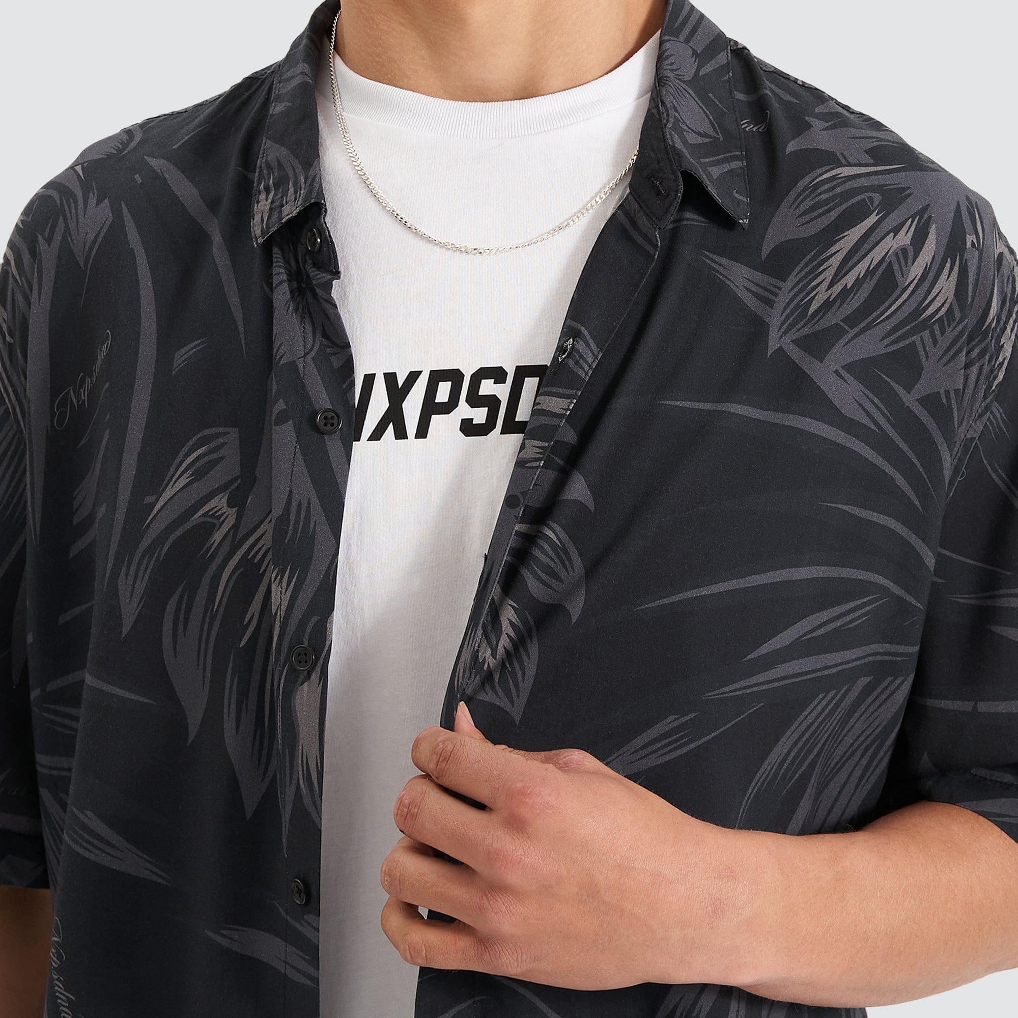NENA AND PASADENA Selector Relaxed Short Sleeve Shirt - Black Print - Image 4