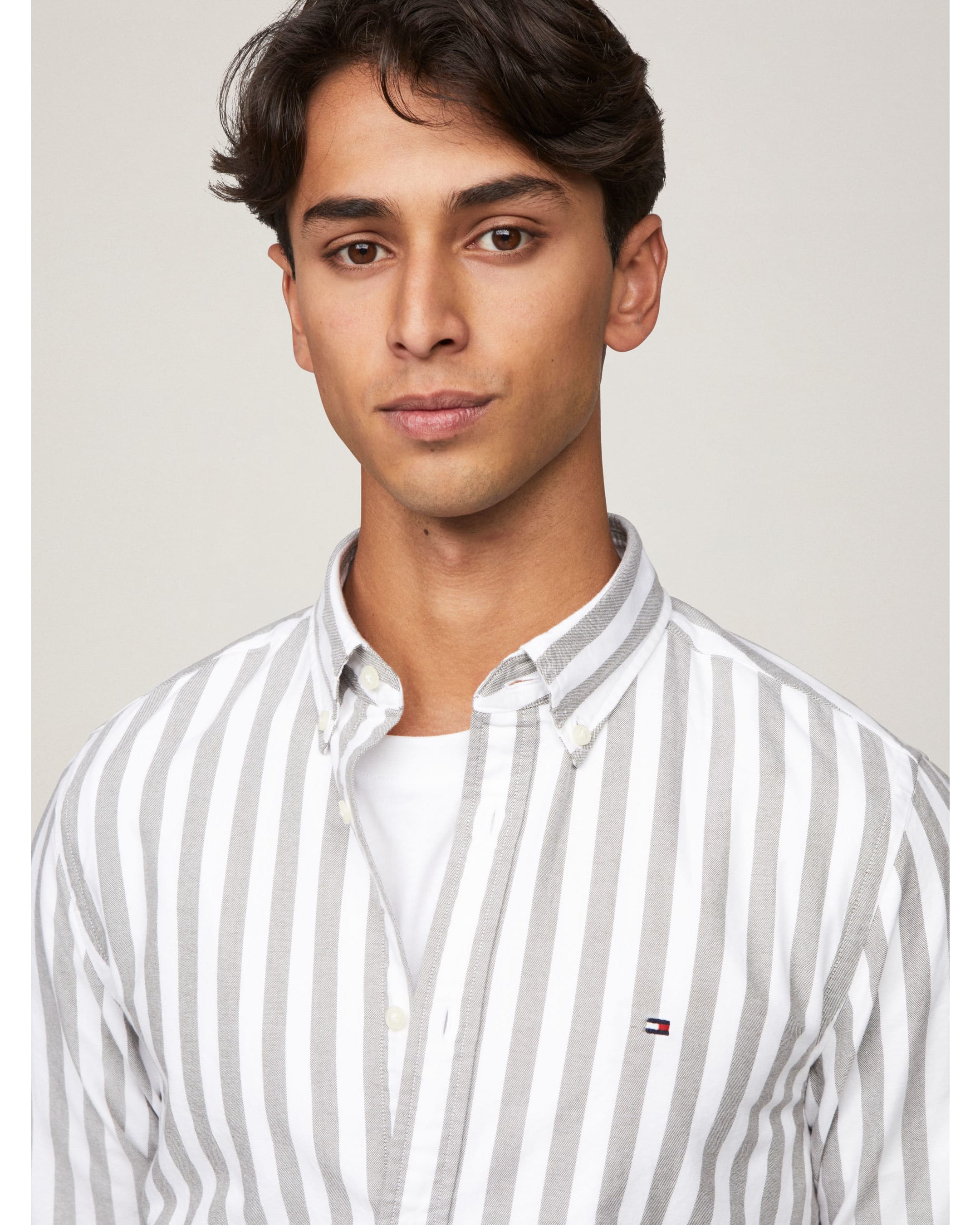 TOMMY HILFIGER MW0MW37301_0CD Oxford Bold Stripe LS Shirt - White Base/Green Stripe - Image 4