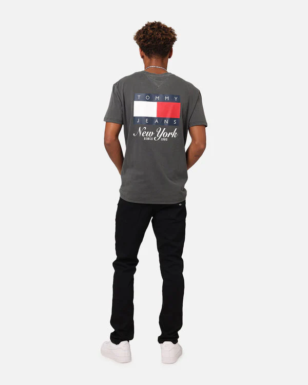 TOMMY JEANS DM0DM20346_BDS RG Heritage Flag Tee - Black - Image 2