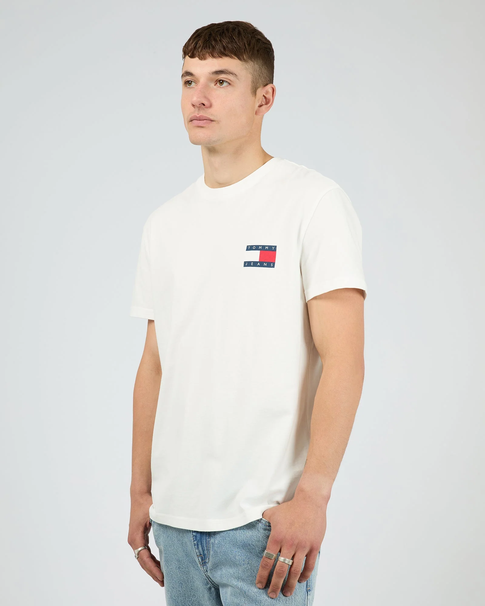 TOMMY JEANS DM0DM20346_YBL RG Heritage Flag Tee - Ecru - Image 4