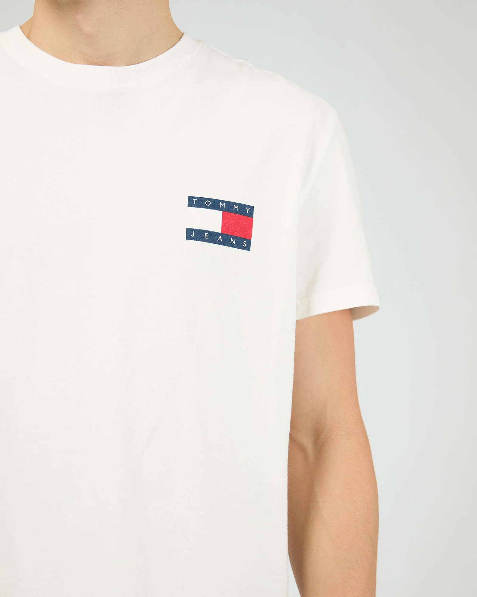 TOMMY JEANS DM0DM20346_YBL RG Heritage Flag Tee - Ecru - Image 5